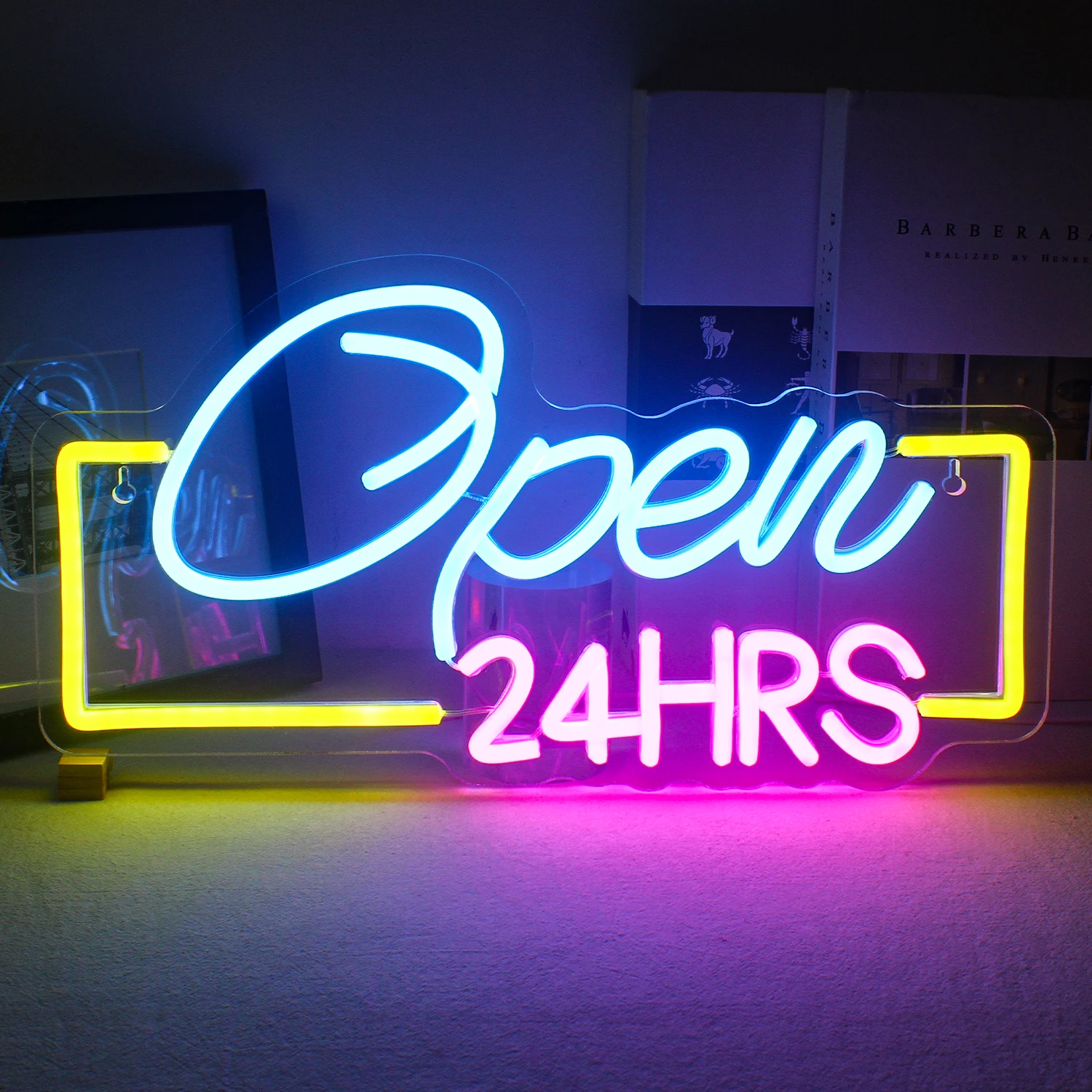 Открытая неоновая вывеска на 24 часа