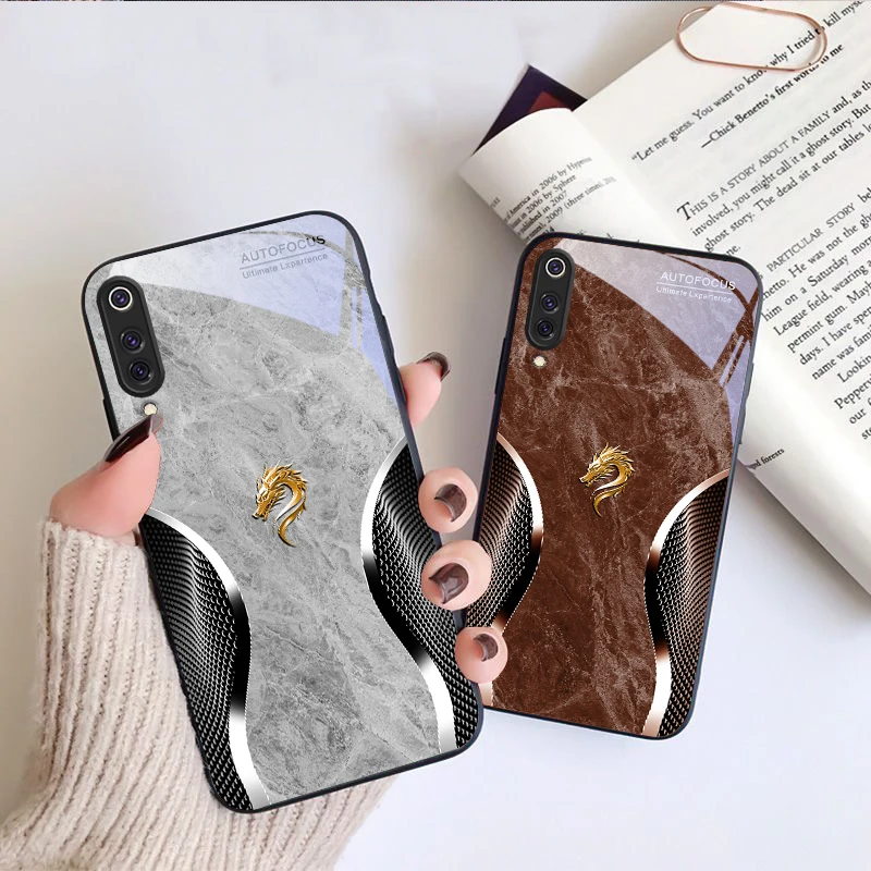 Серебристый золотой дракон для