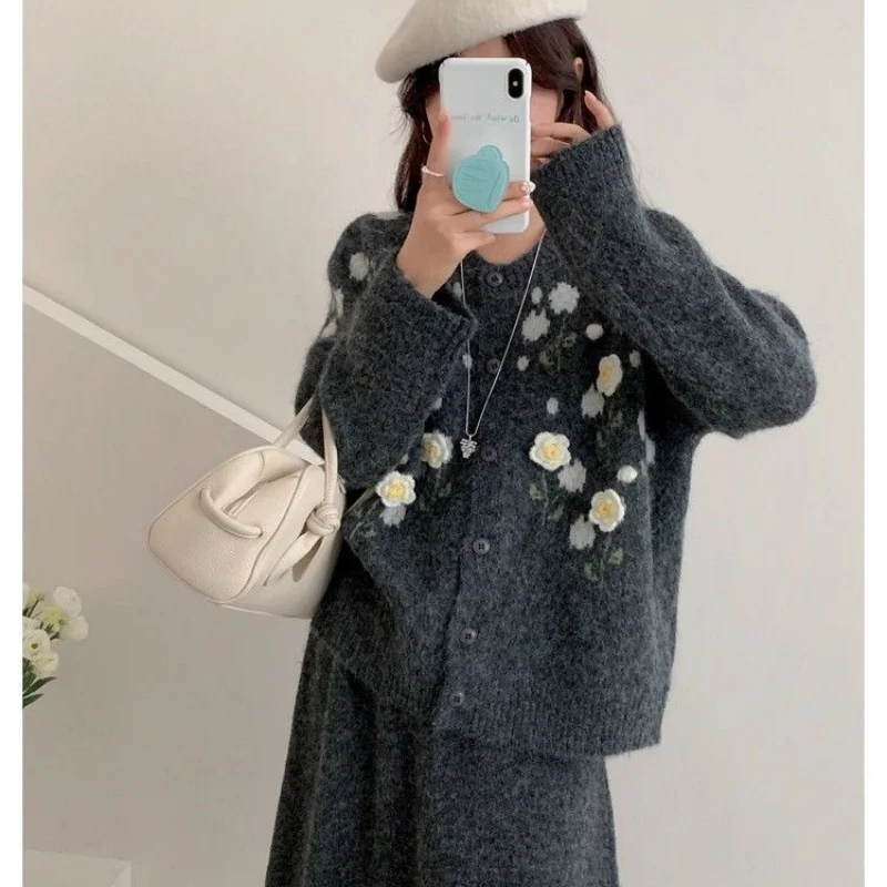 Корейский комплект с цветочной вышивкой