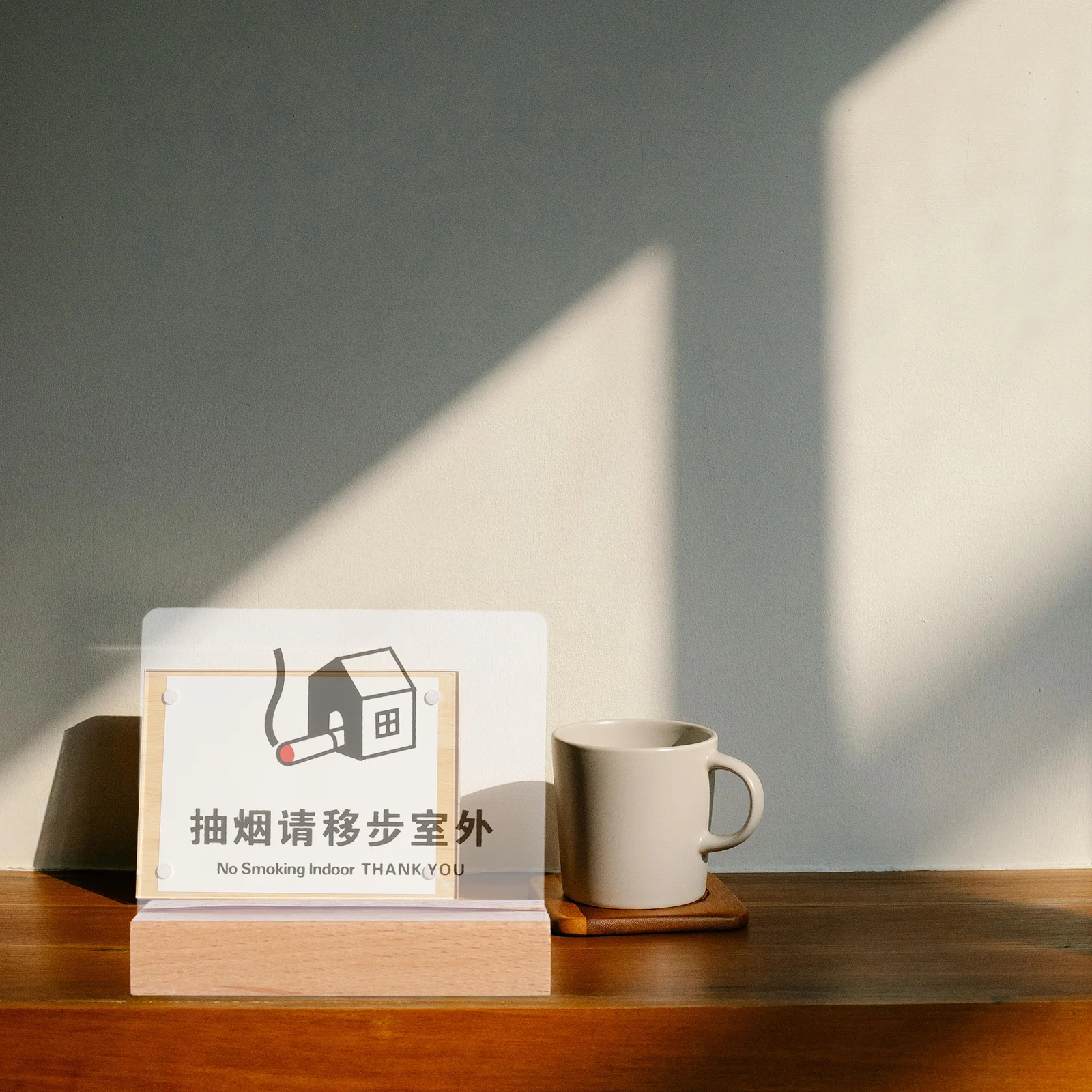 Табличка на столе для некурящих - Фотография_5