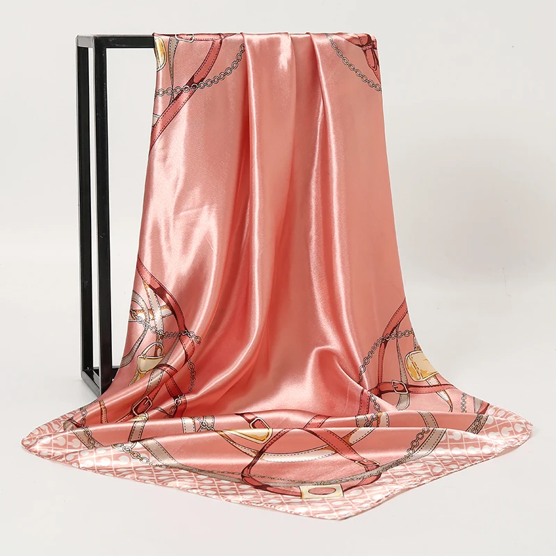 Женский шелковый квадратный шарф - Фотография_3