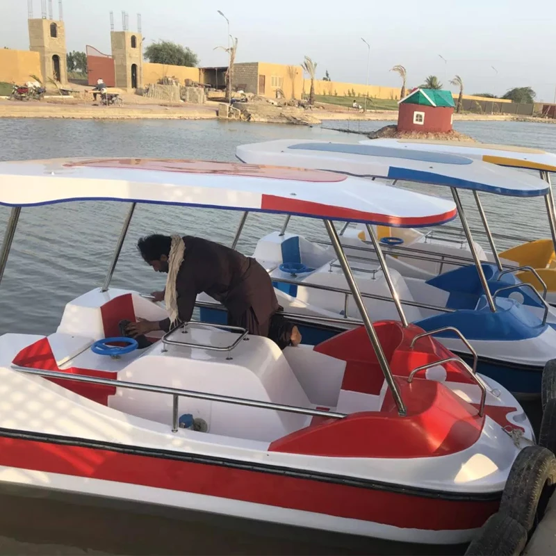 Water 4 person pedal boat