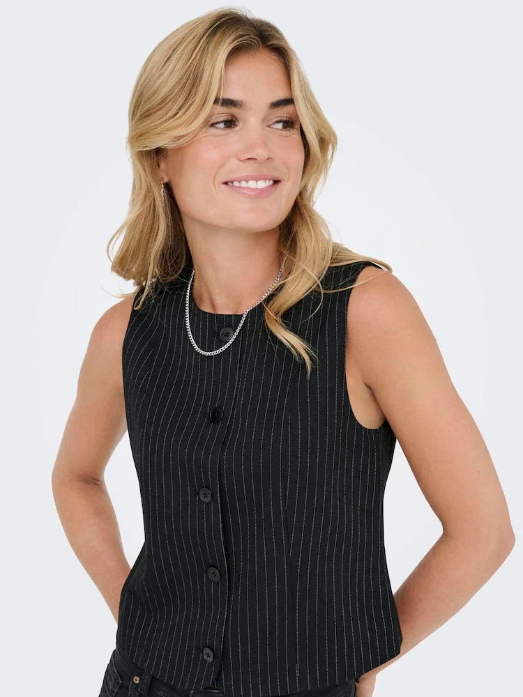 Черный жилет в тонкую полоску с круглым вырезом - Фотография_3