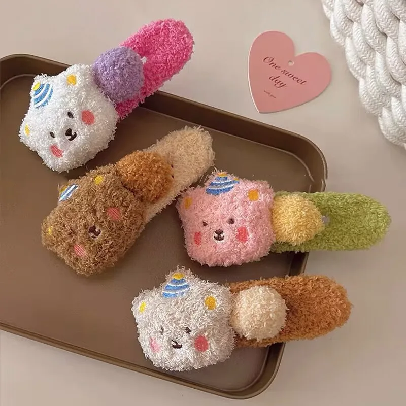 Плюшевая боковая заколка с мультяшным медведем