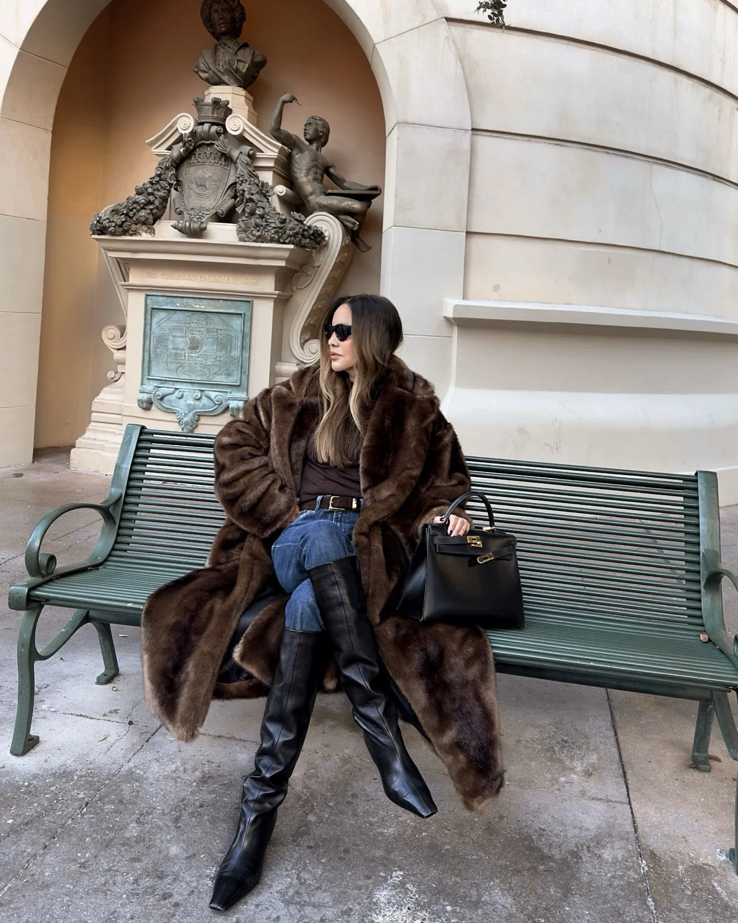 Темно-коричневое длинное пальто из искусственного меха - Фотография_5