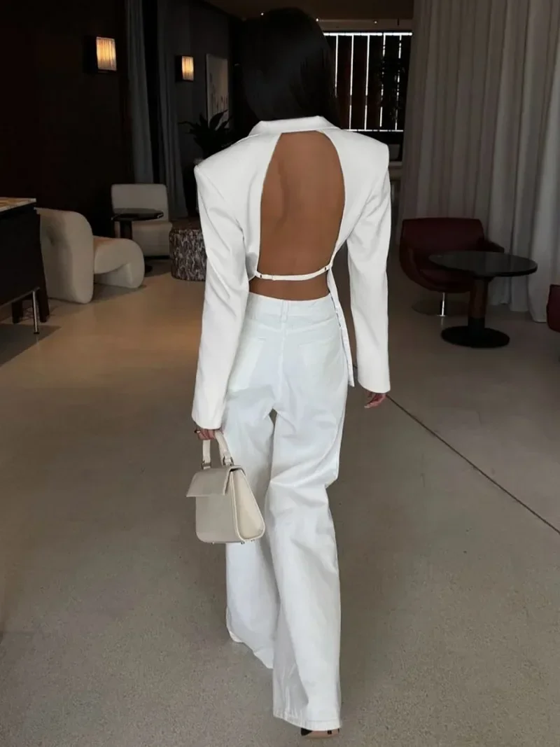 Женский облегающий костюм с открытой спиной - Фотография_6