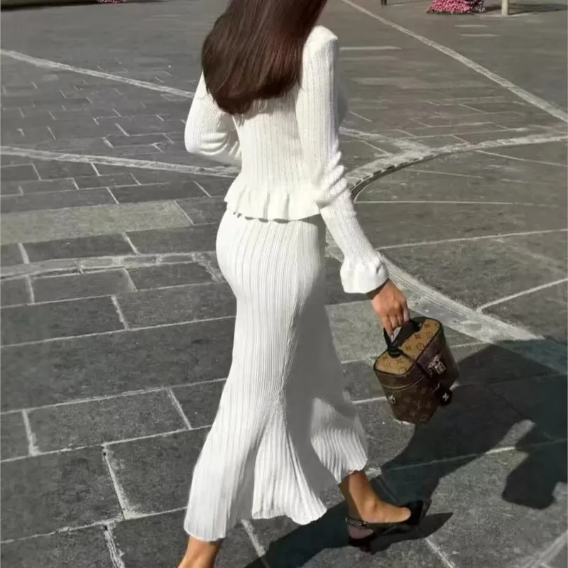 Элегантный женский вязаный комплект - Фотография_2