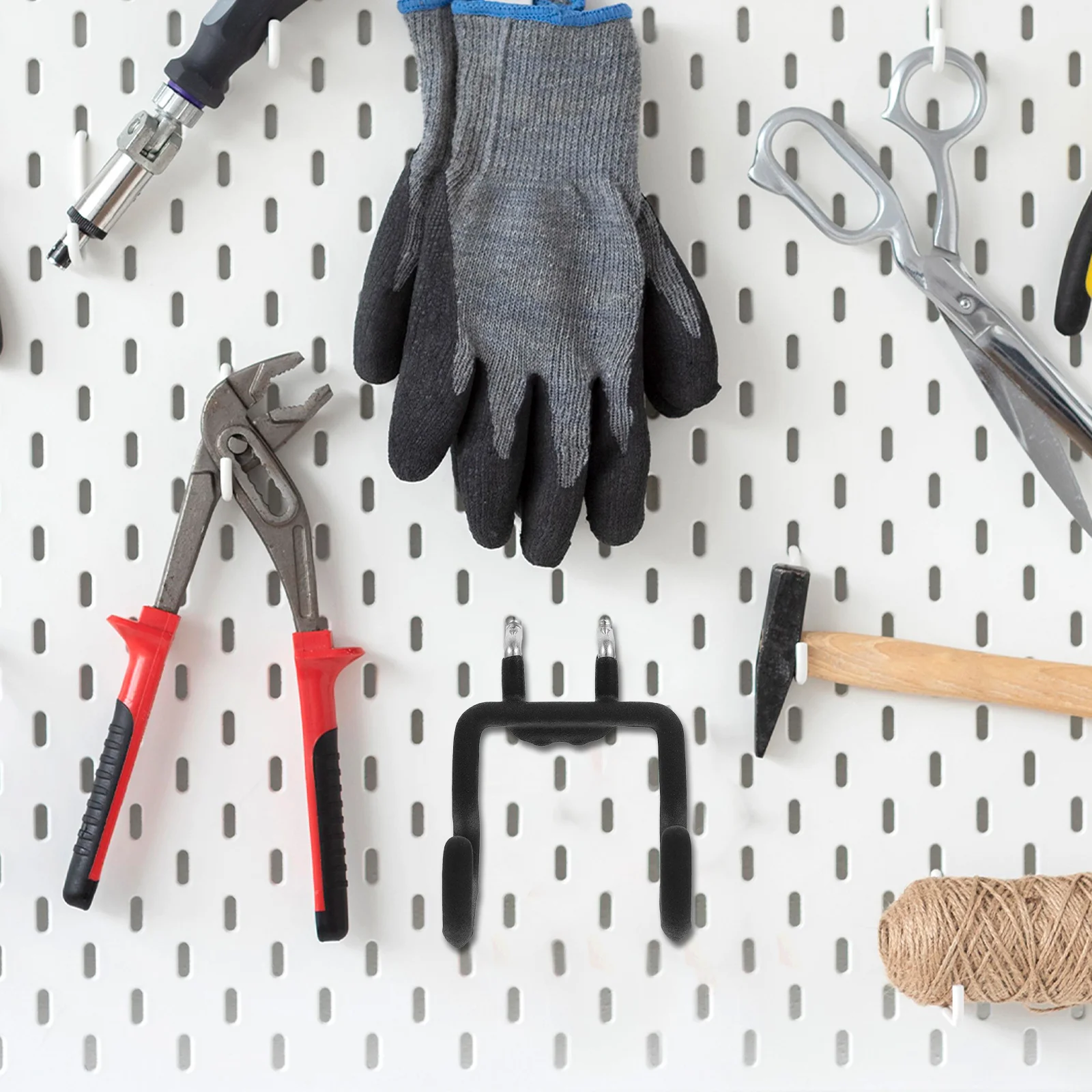 Белые металлические вешалки для перфорированной доски - Фотография_4