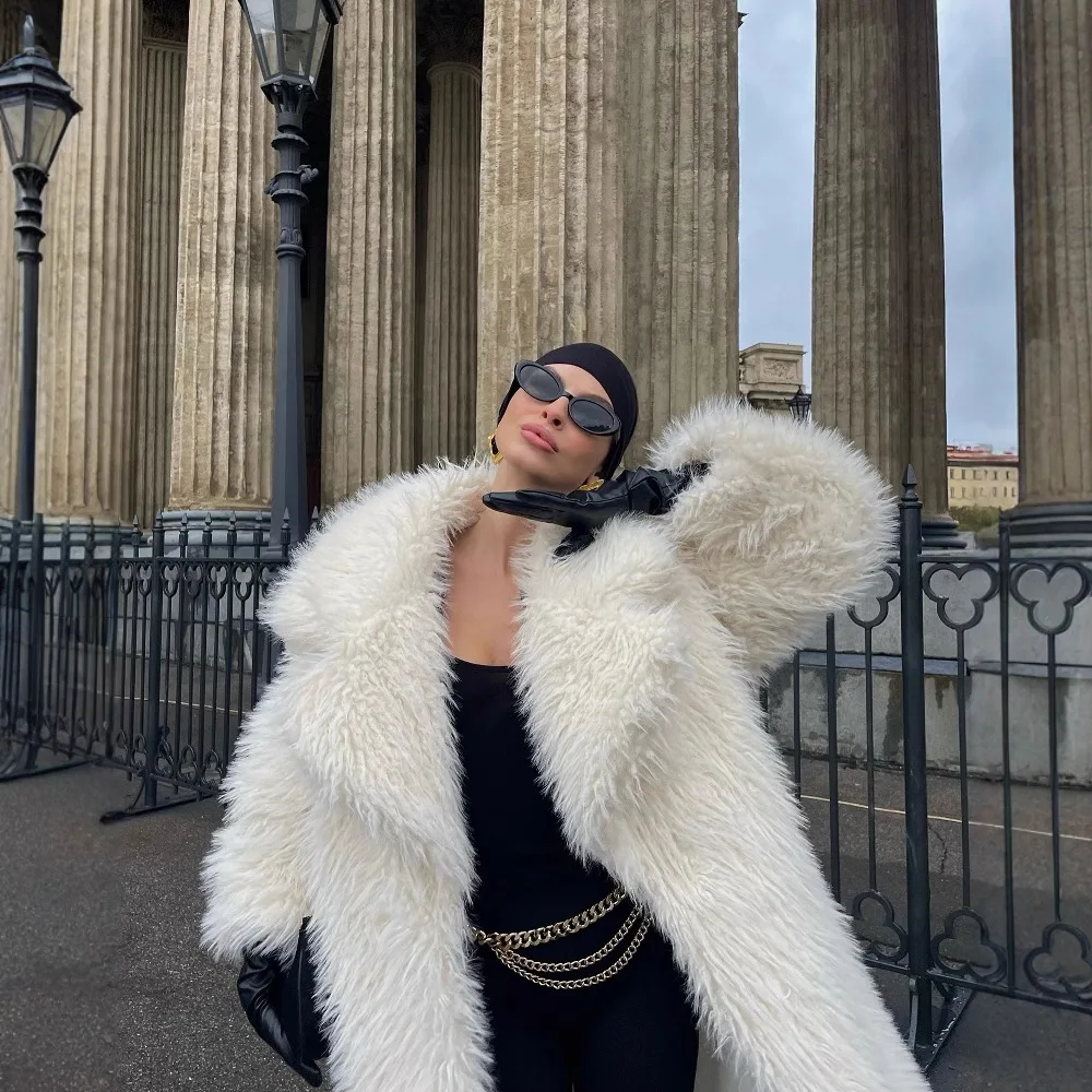 Модная пушистая теплая верхняя одежда - Фотография_5