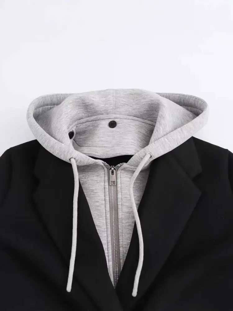 Женское контрастное пальто со съемным капюшоном - Фотография_5