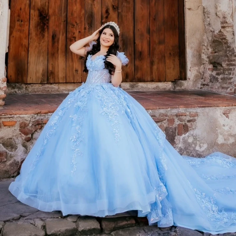 Небесно-голубое блестящее платье