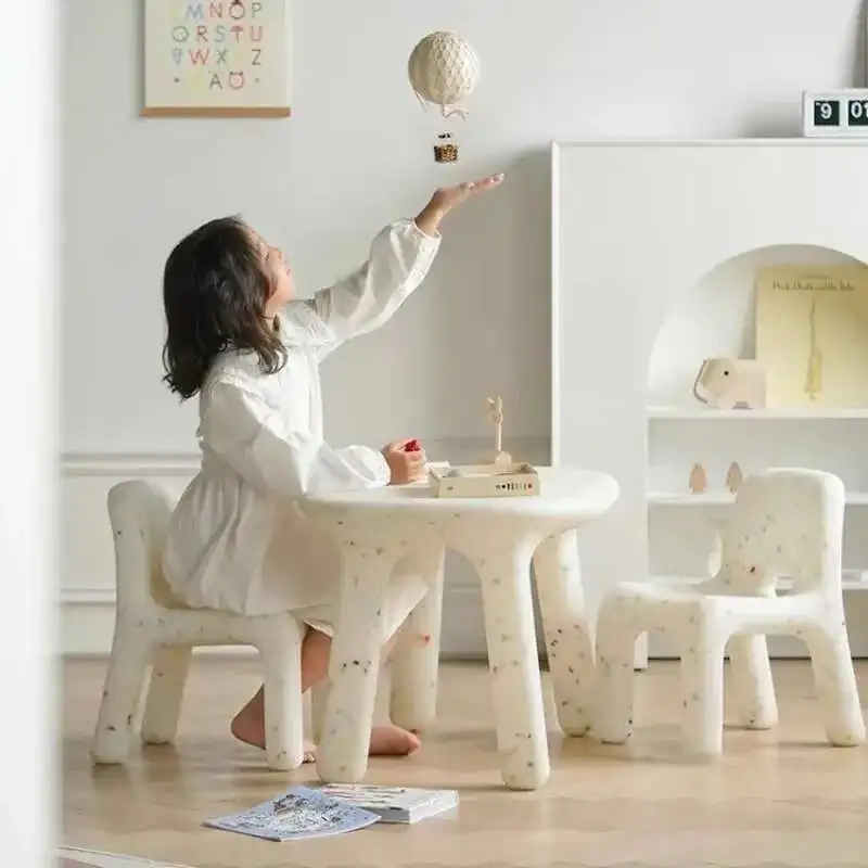 Пластиковый учебный стол и набор стульев для детей - Фотография_3