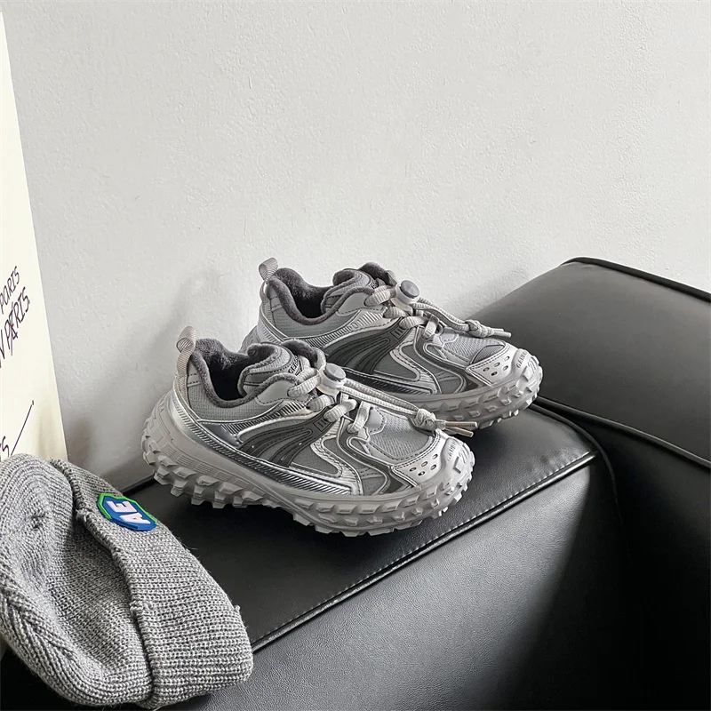 Модные детские кроссовки на массивной подошве с плюшевой подкладкой - Фотография_5