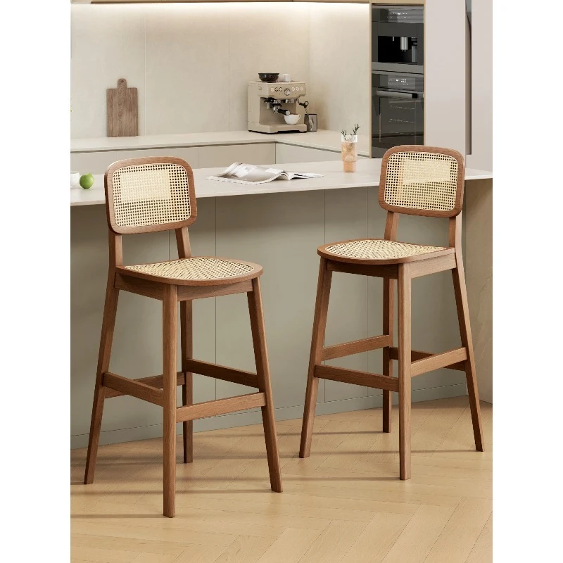 Скандинавский барный стул из цельного дерева