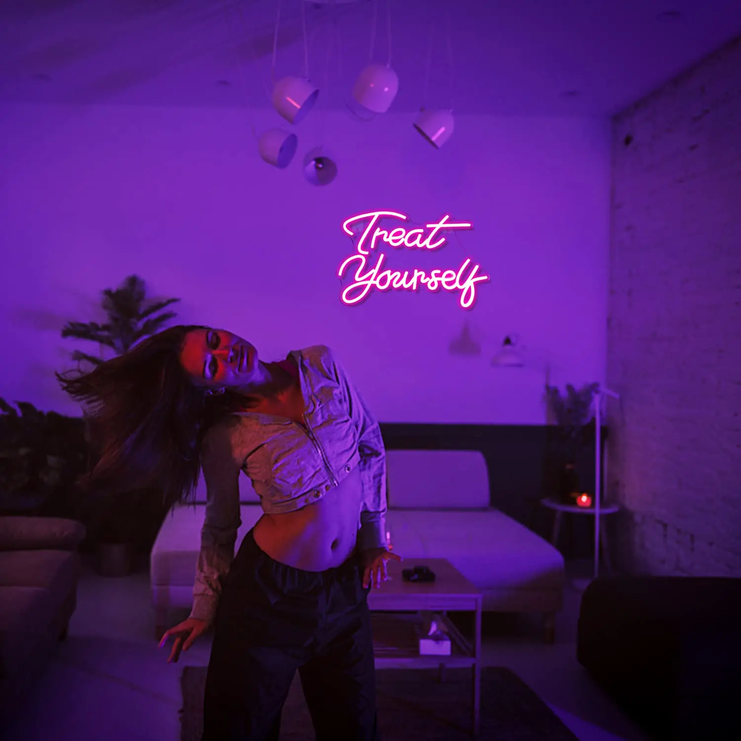 Treat yourself неоновые вывески - Фотография_5