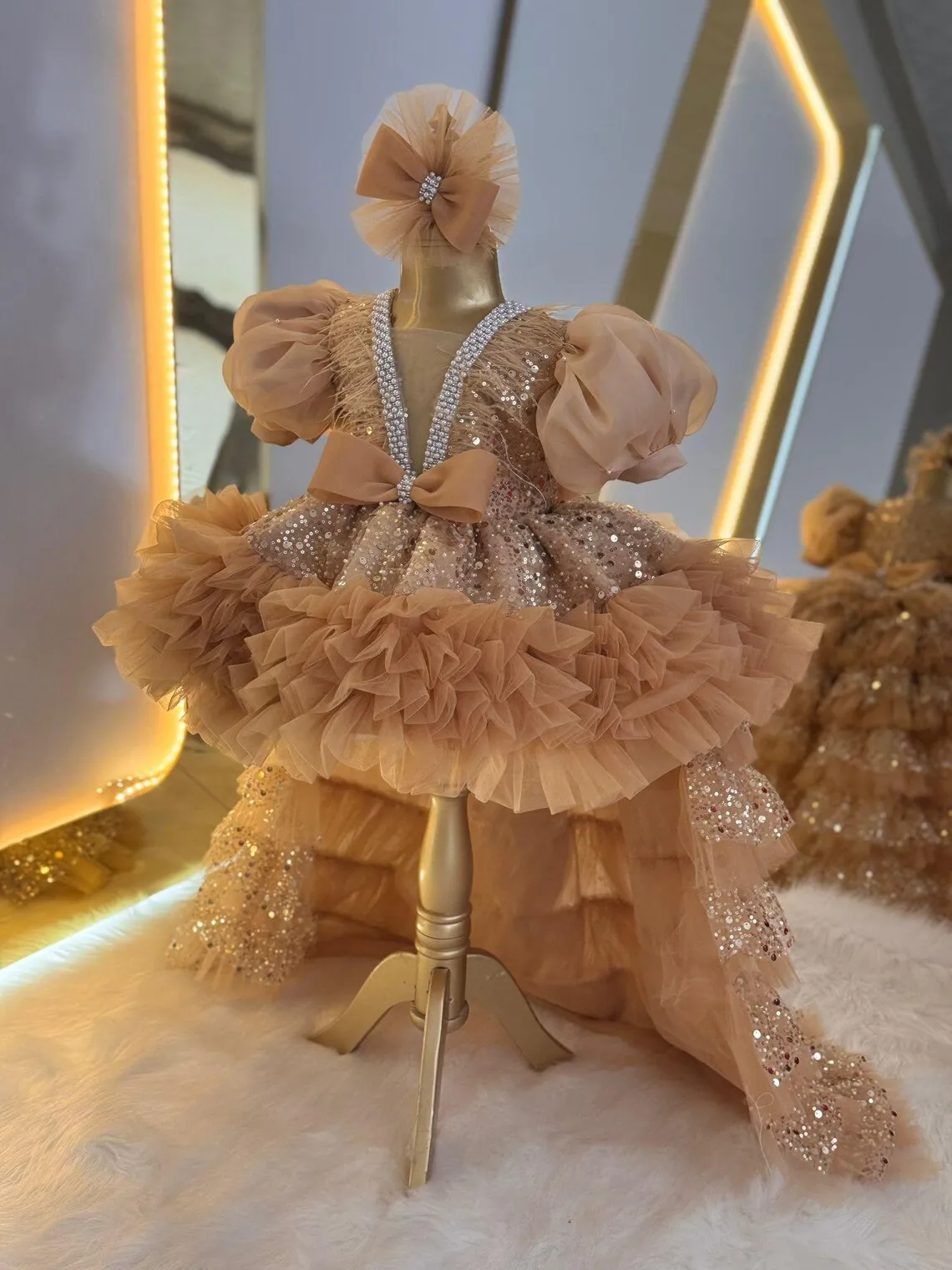 Белые платья с цветочным узором - Фотография_5