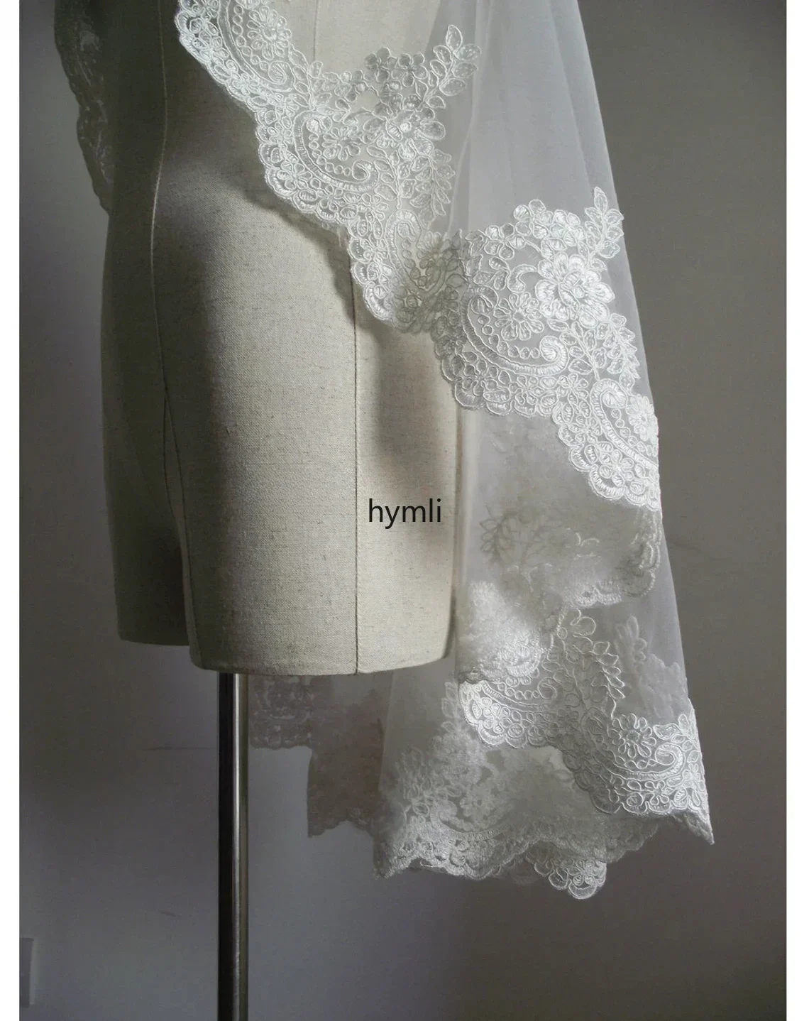 Кружевная свадебная фата mantilla длиной до кончиков пальцев - Фотография_2