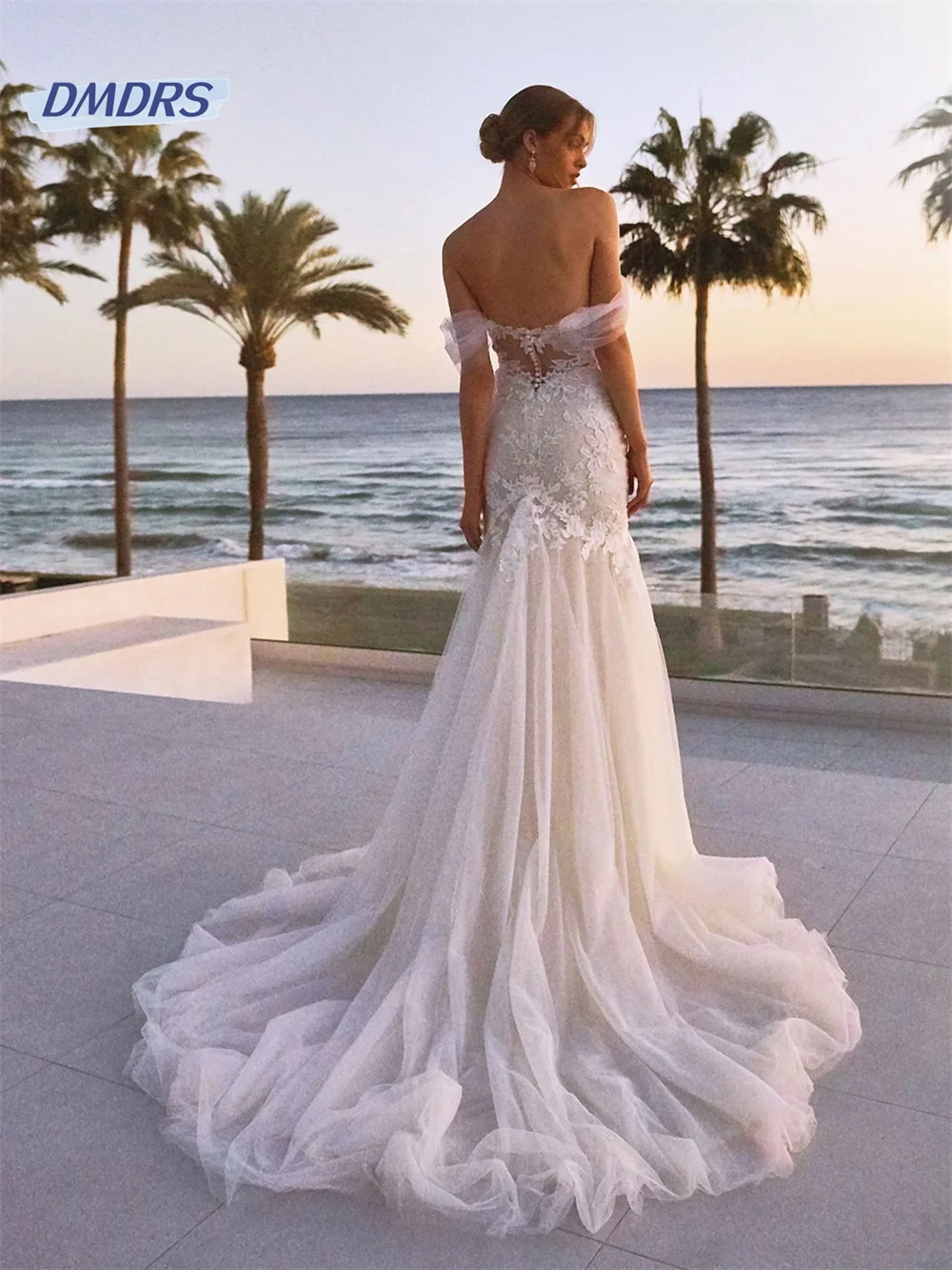 Пляжное свадебное платье с вырезом в форме сердца и открытыми плечами - Фотография_2