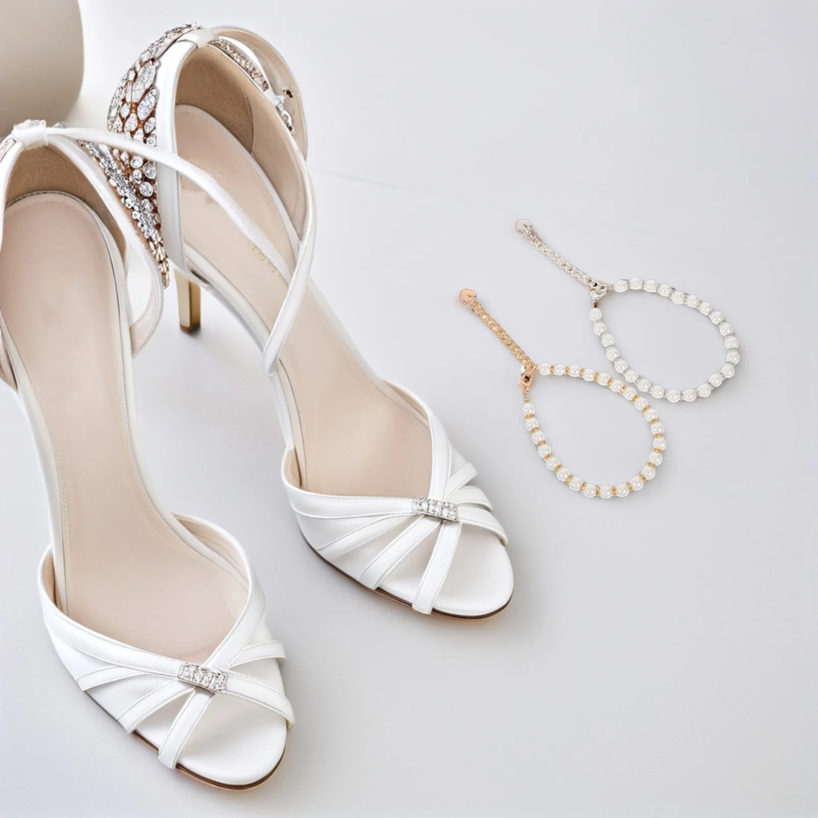 Ремешки на высоком каблуке с жемчужной цепочкой - Фотография_5