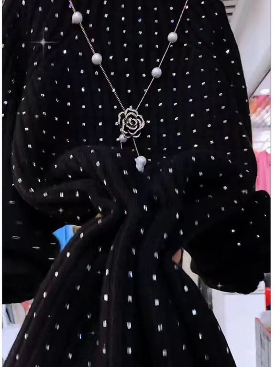 Утолщенный теплый свитер стразы средней длины с высоким воротником - Фотография_6