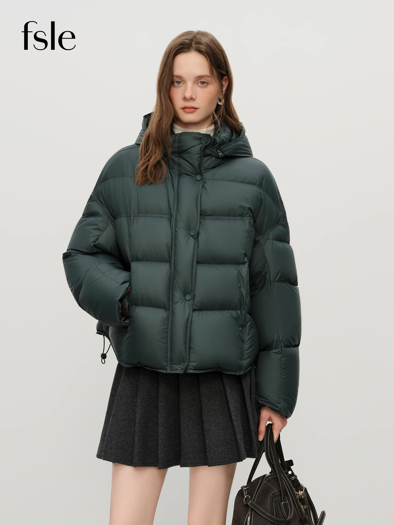 Зимняя женская куртка-пуховик с капюшоном - Фотография_4