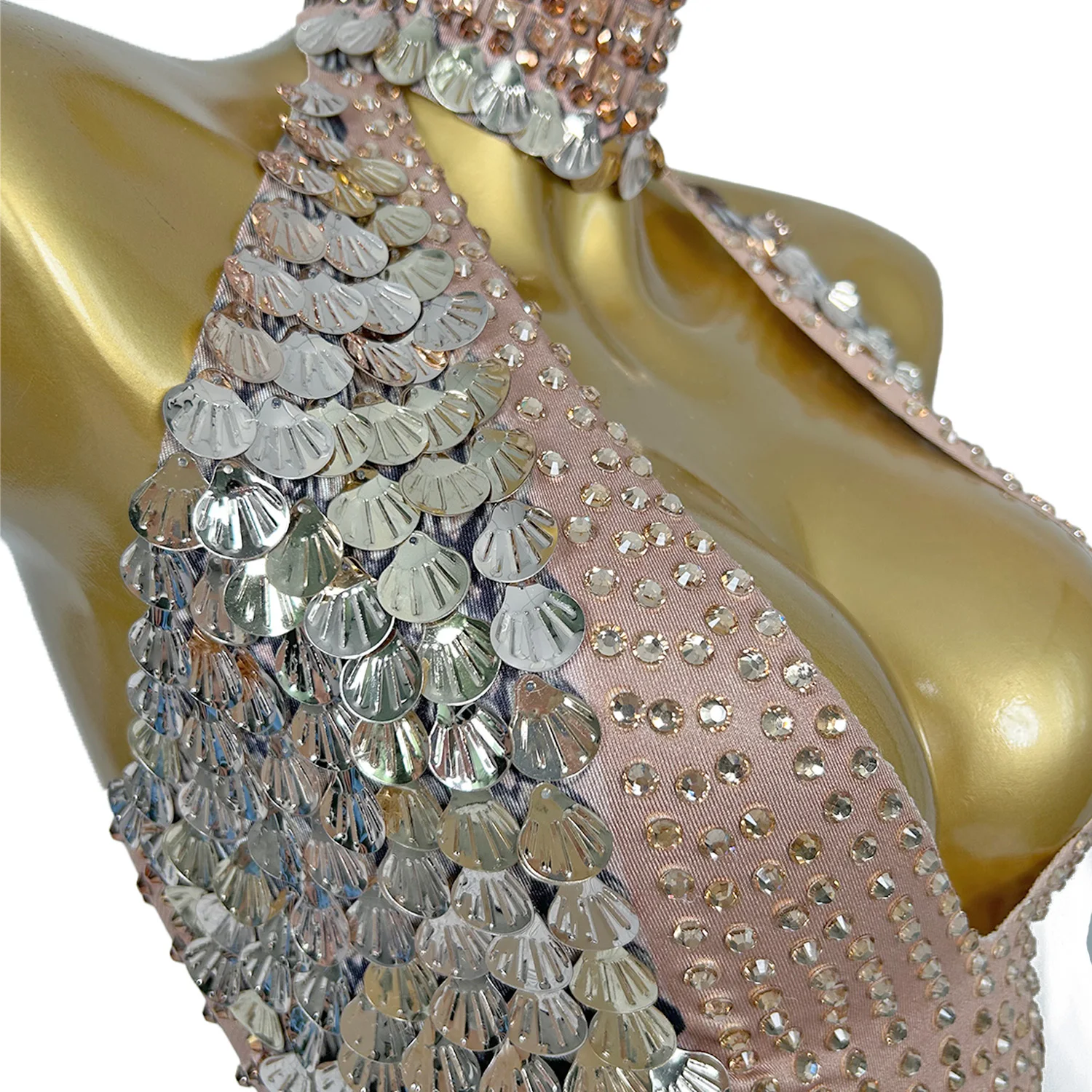 Сексуальное боди с блестками и кисточками - Фотография_5