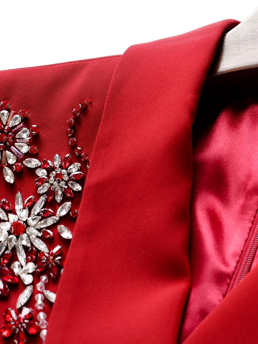 Вечернее платье с красными оборками и бриллиантами - Фотография_5