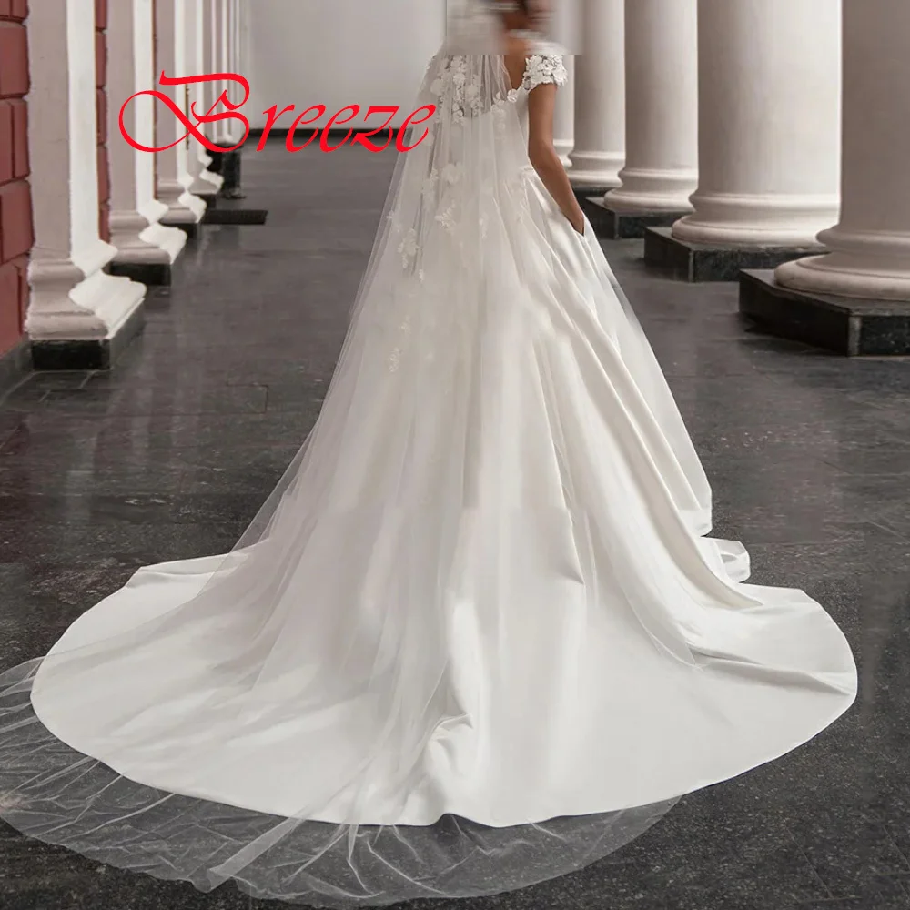 Белое атласное свадебное платье с аппликацией по индивидуальному заказу - Фотография_3