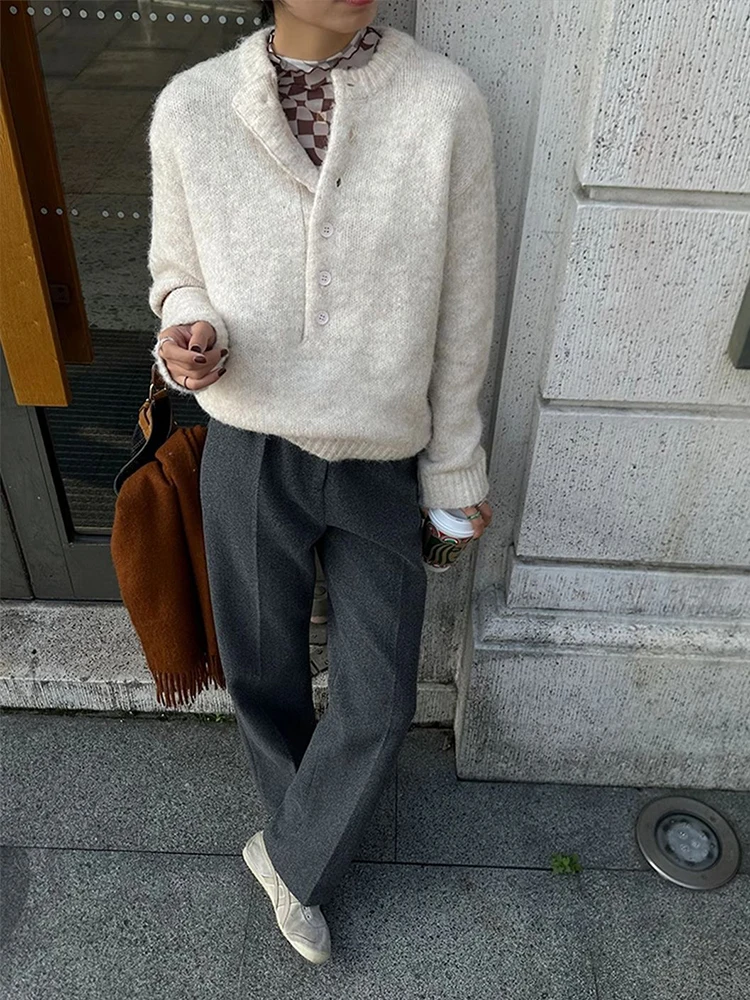 Вязаный женский свитер с полуоткрытым воротником в стиле ретро - Фотография_6