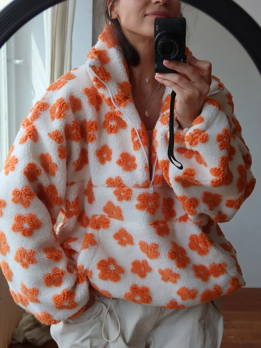 Модный флисовый свитер с цветочным принтом - Фотография_6