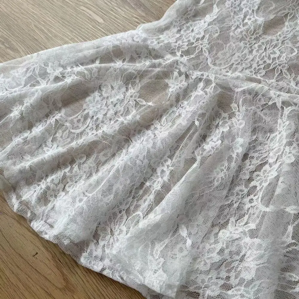 Модное прозрачное кружевное платье с лямкой на шее