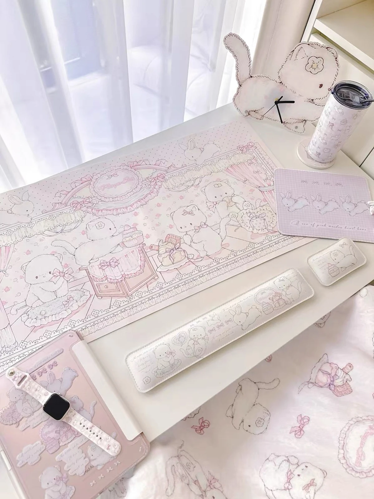 Розовый коврик для офисного стола и коврик для мыши - Фотография_3