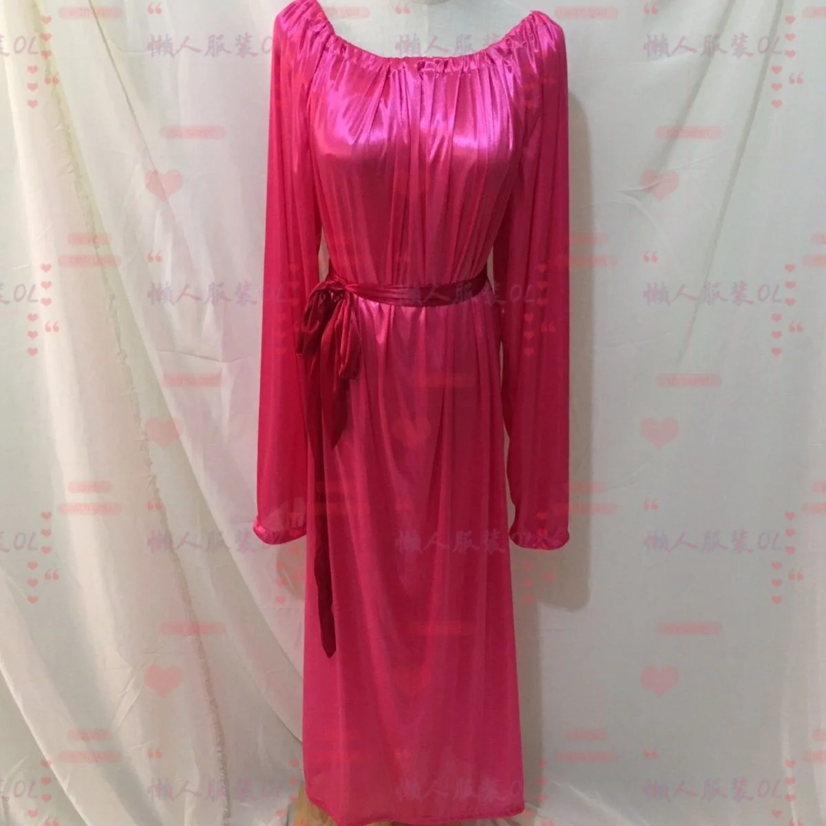 Платье женское длинное атласное с поясом - Фотография_4