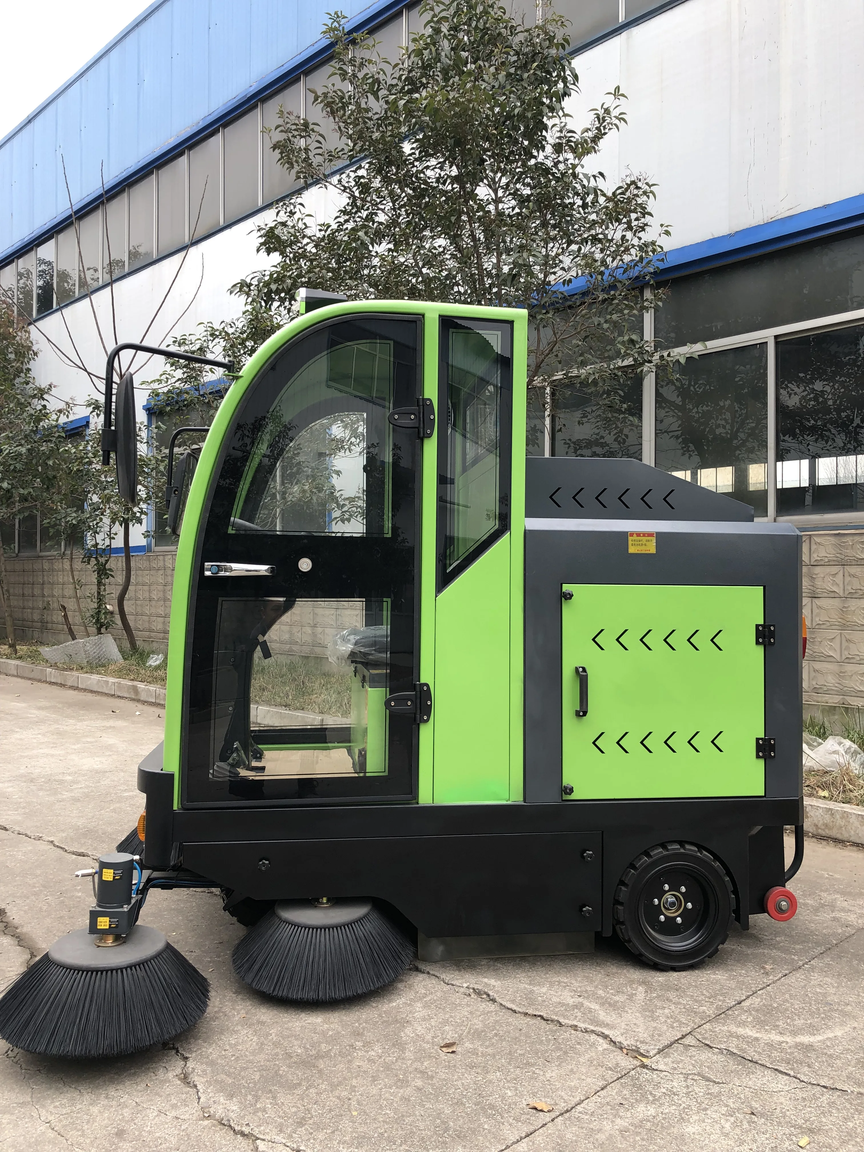 Электрическая подметальная машина - Фотография_2