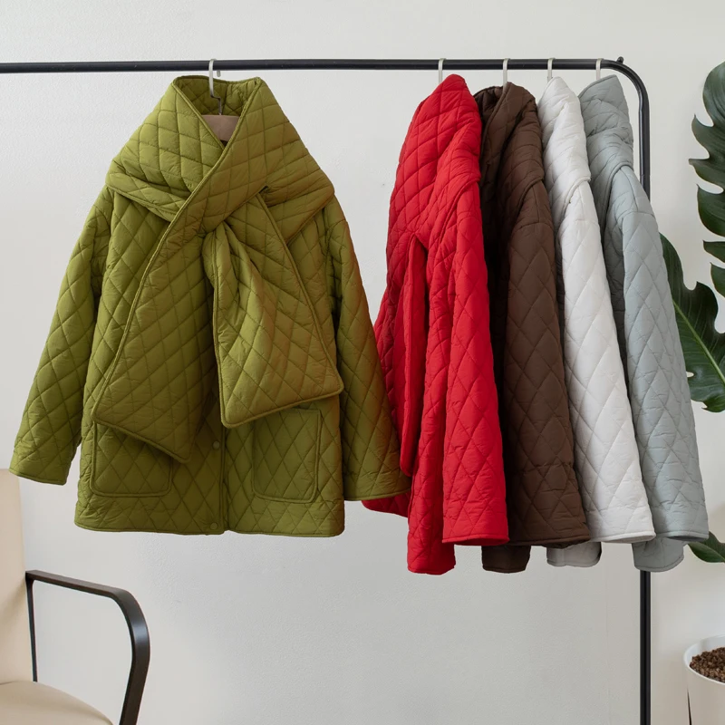 Женская осенне-зимняя куртка-шарф