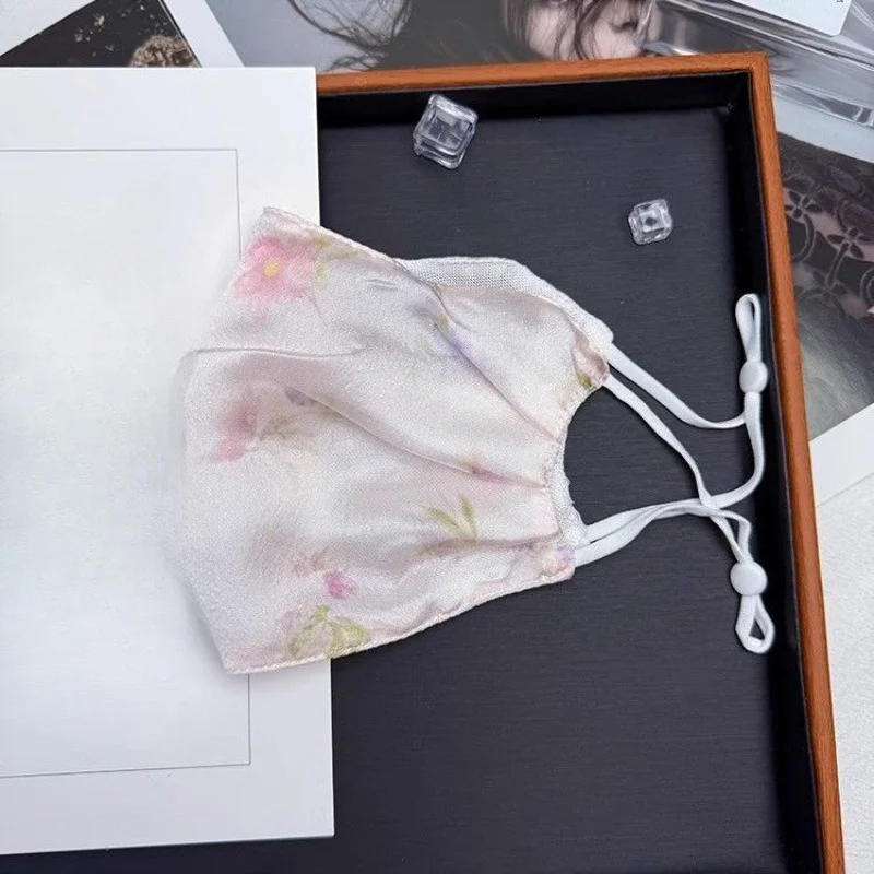 Женская солнцезащитная маска для лица с цветочным принтом - Фотография_4