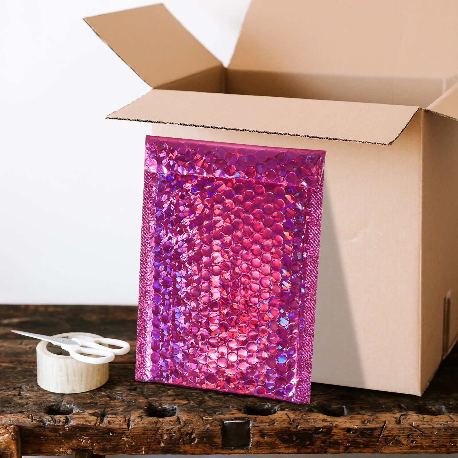 Сверкающие голографические почтовые консервы с пузырьками - Фотография_2