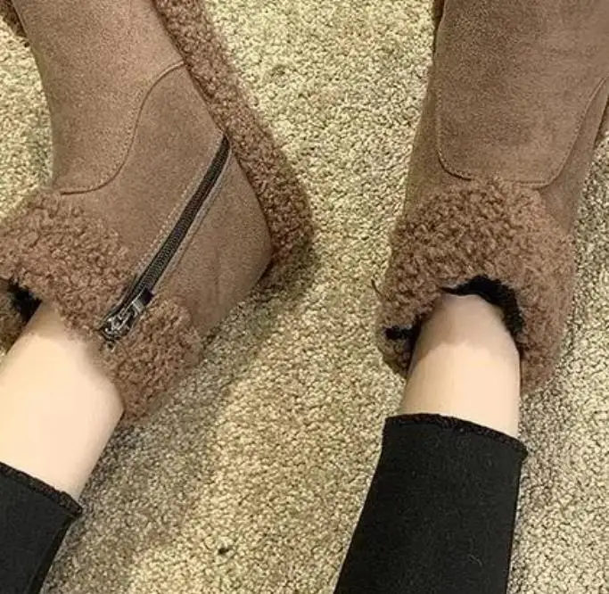 Женские ботинки на плоской подошве - Фотография_2