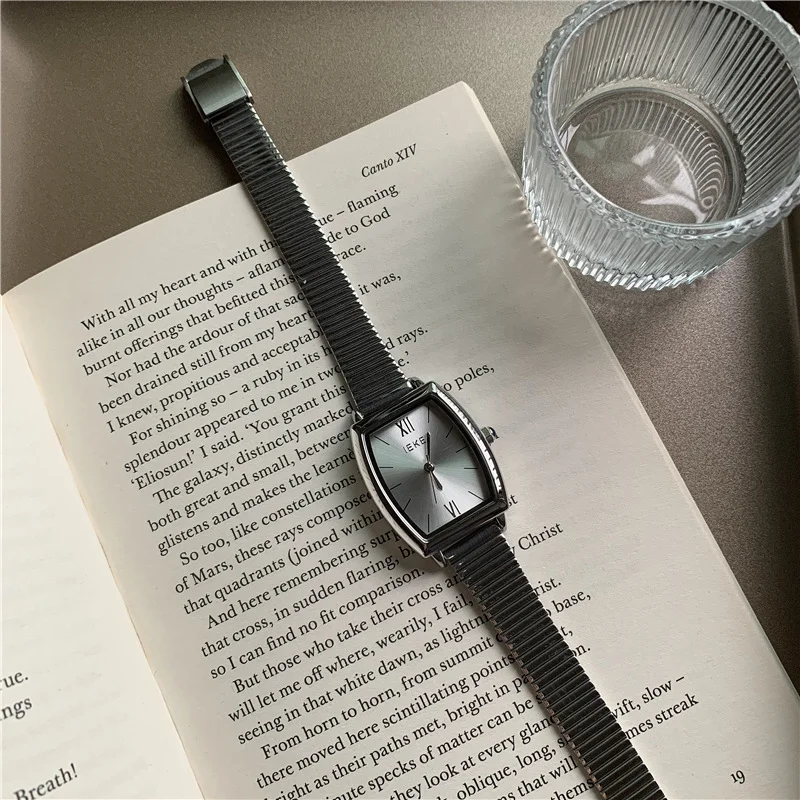 Tonneau 2026 для женских часов в форме tonneau