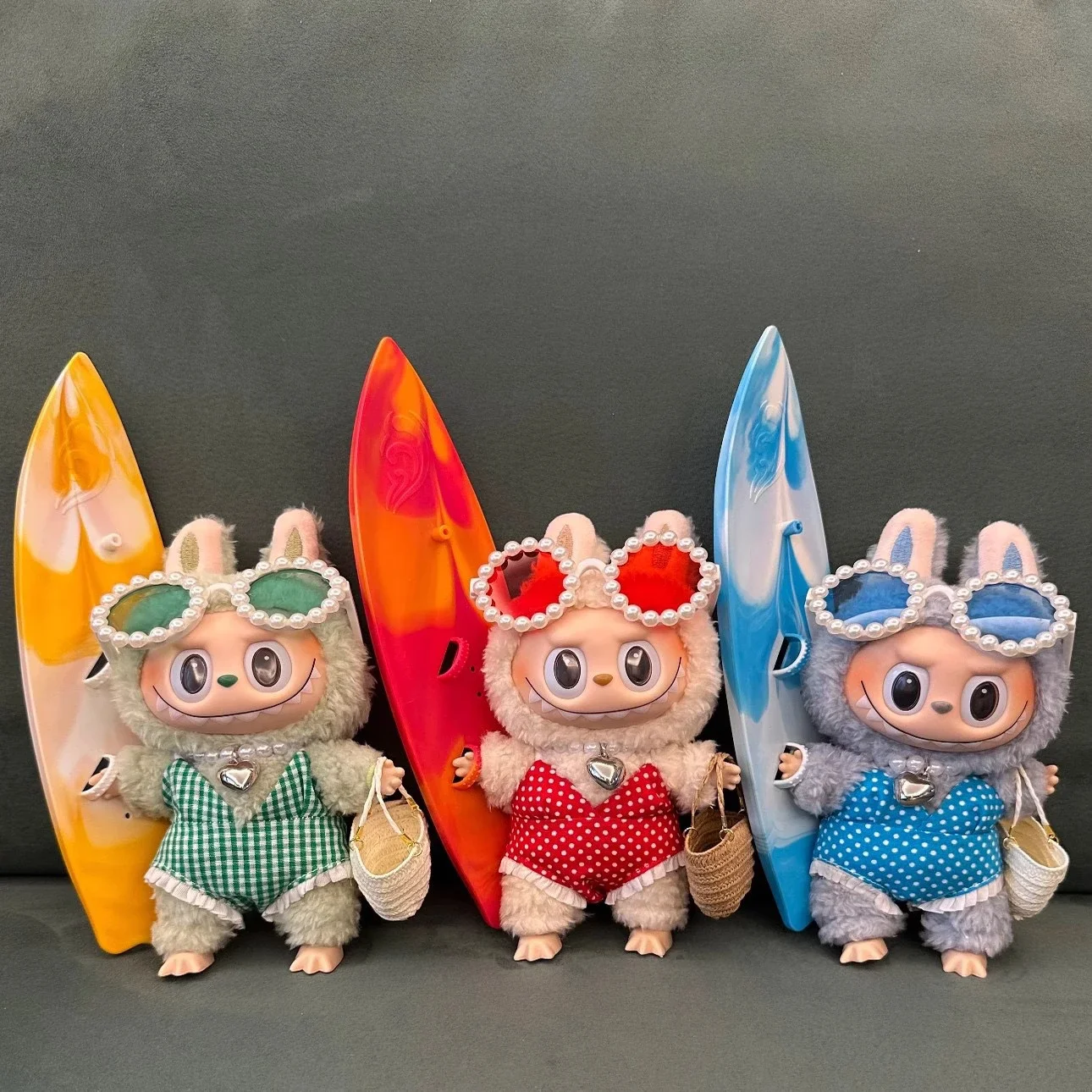 Swimsuit glasses beach diving surfboard - Фотография_2