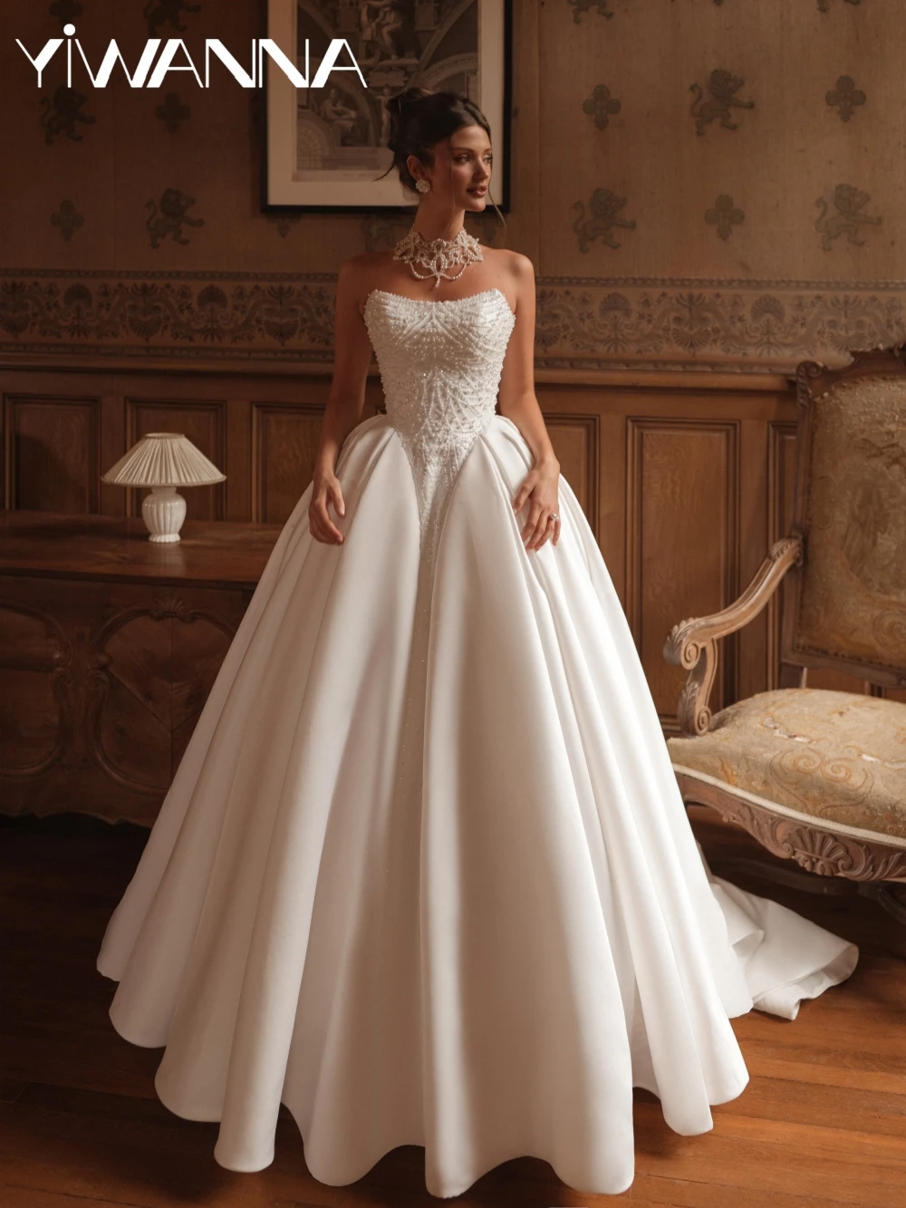 Новое блестящее атласное длинное