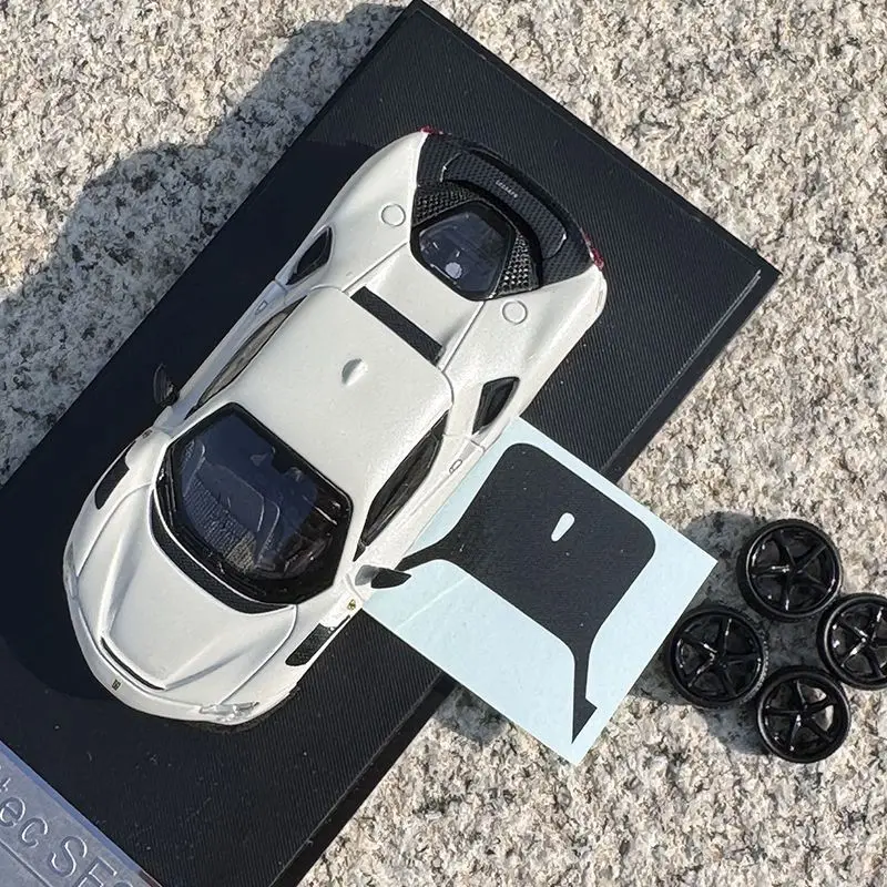 Литая под давлением модель автомобиля ferrari sf90 novitec в масштабе 1/64 - Фотография_2