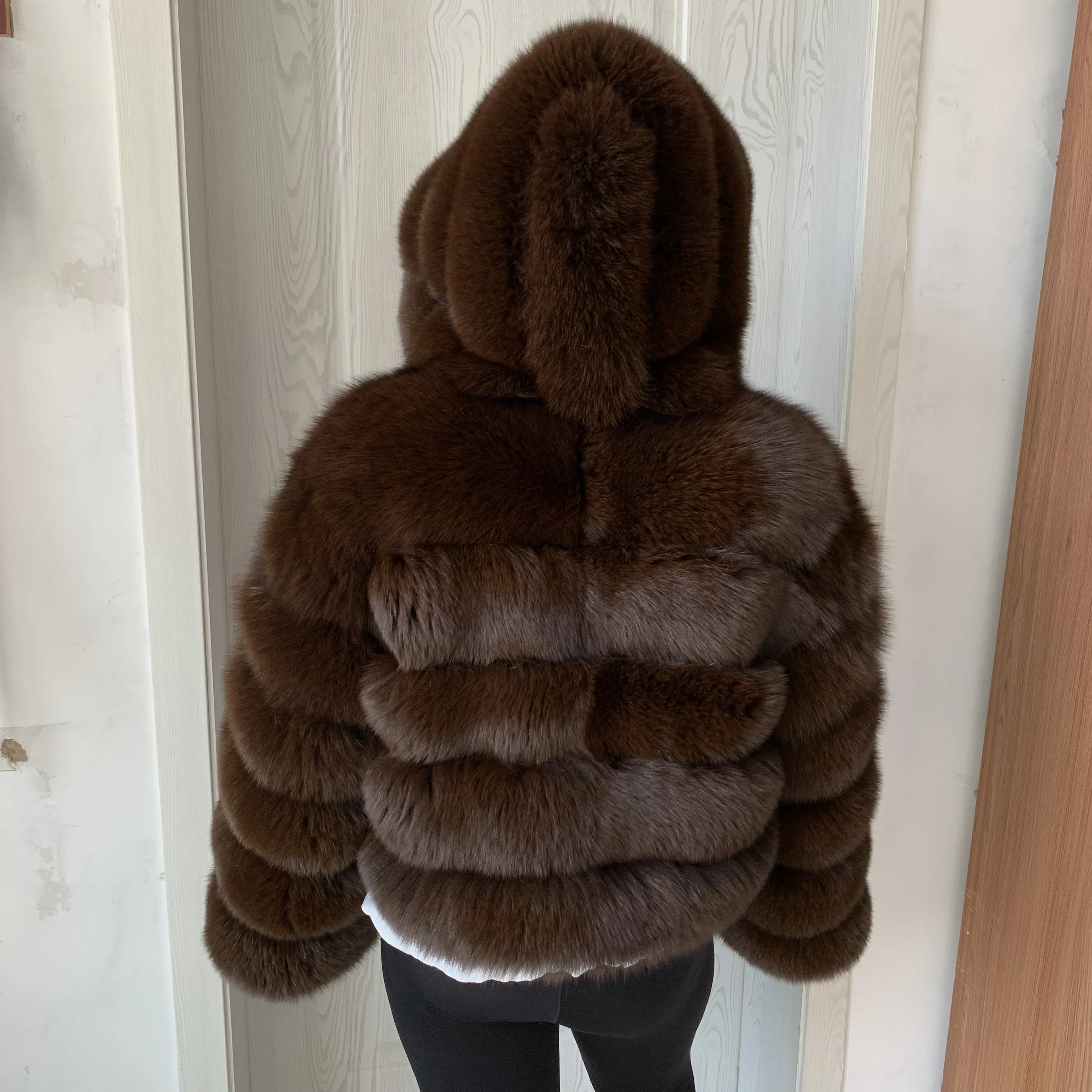 Женское пальто с капюшоном из натурального меха