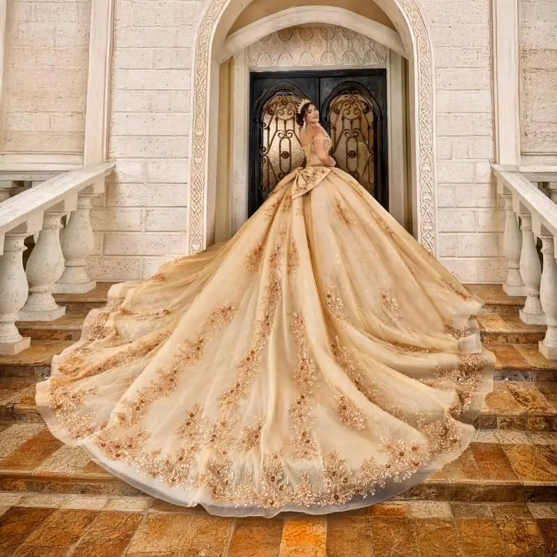 Блестящее золотое платье quinceanera - Фотография_2