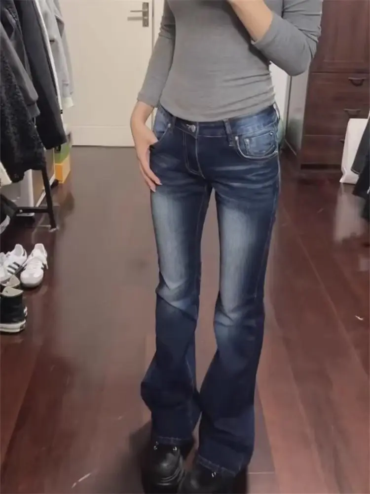 Темно-синие расклешенные джинсы в стиле ретро y2k 2000-х годов - Фотография_3