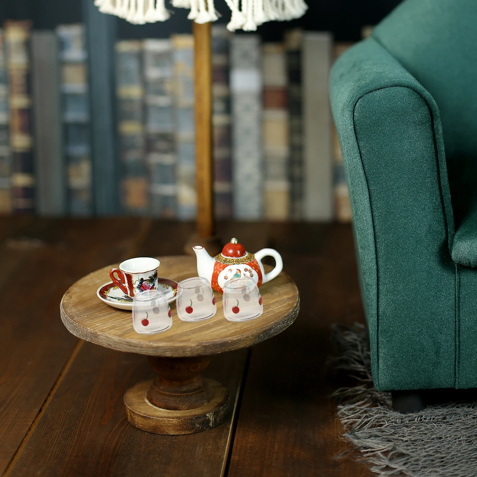 Миниатюрные стеклянные чашки в форме вишни