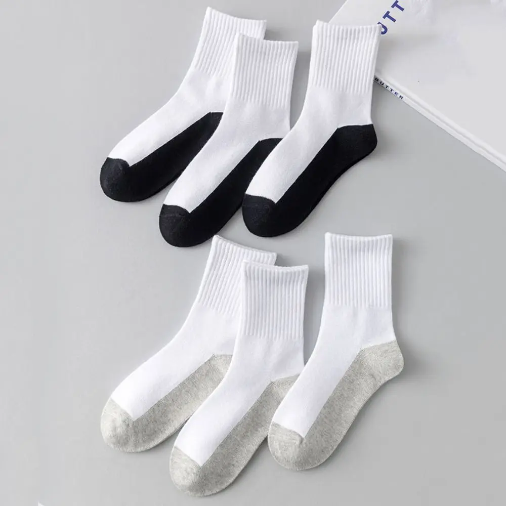 Пар удобных простых мужских носков до середины икры - Фотография_4