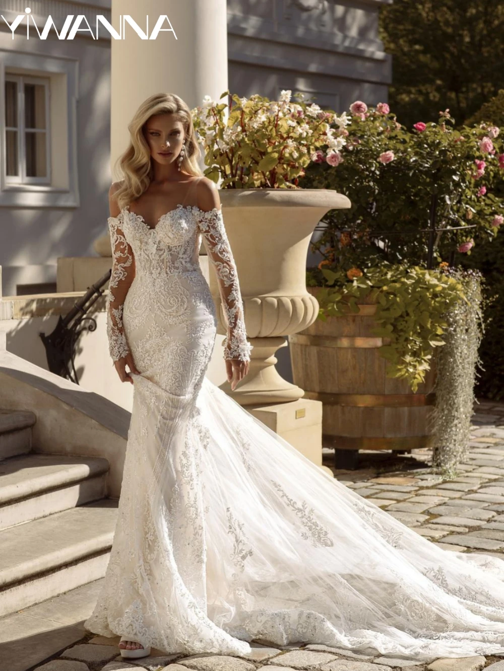 Халат невесты с открытыми плечами и длинными рукавами