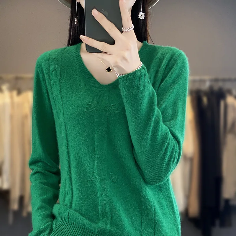 Женский трикотажный свитер с v-образным вырезом - Фотография_4