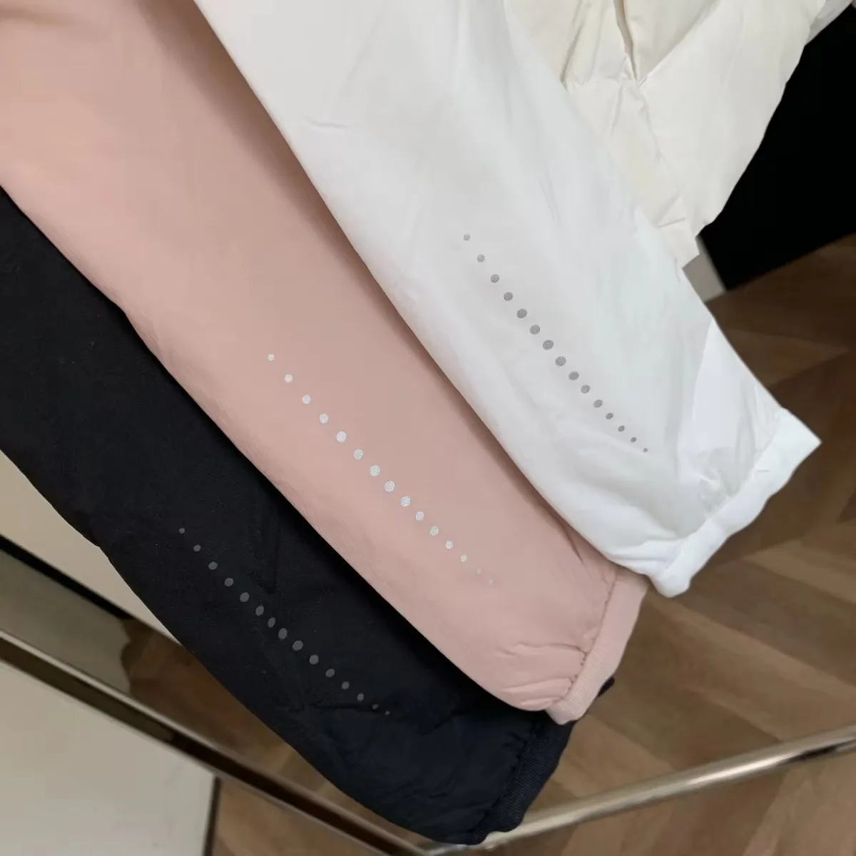 Женский ультралегкий пуховик из 90% белого утиного пуха - Фотография_5